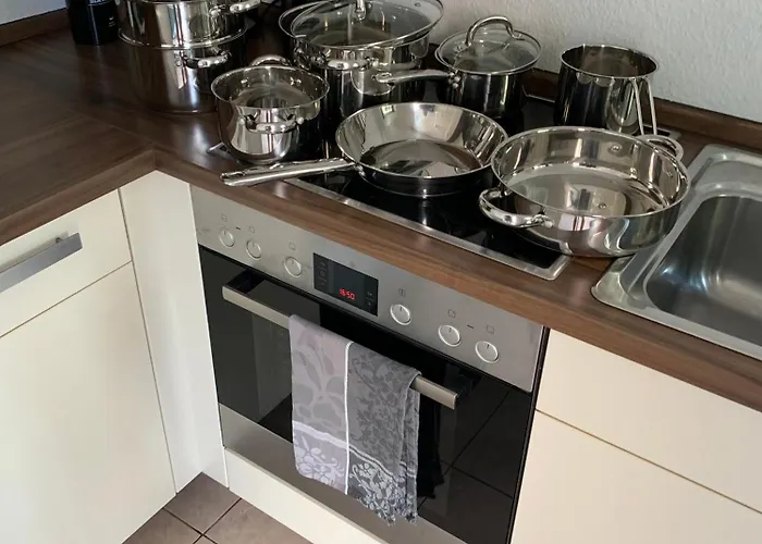 City-apartment Mit Parkplatz & Fahrradraum! Nur 300m Zum Stadthafen 什未林